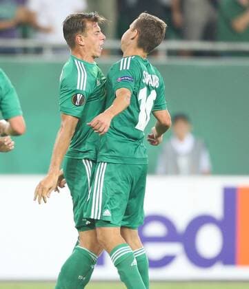 SOCCER - EL, Rapid vs Genk VIENNA,AUSTRIA,15.SEP.16 - SOCCER - UEFA Europa League, group stage, SK Rapid Wien vs KRC Genk. Image shows the rejoicing of Stefan Schwab (Rapid) and Louis Schaub (Rapid). Keywords: Wien Energie. GEPAxpictures xPhilippxBrem