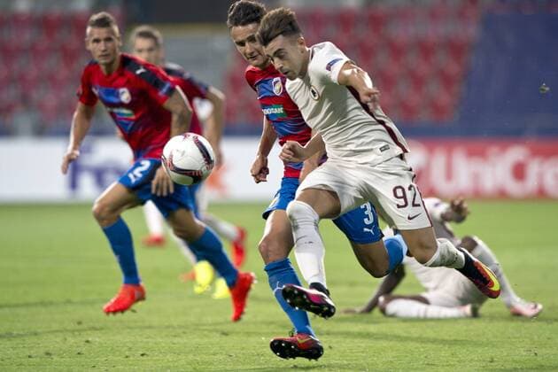 Ales Mateju (Pilsen), left, and Stephan El Shaarawy (Roma) in action during the UEFA Europe League, group E, 1st round match FC Viktoria Pilsen vs AS Roma, in Pilsen, Czech Republic, on Thursday, September 15, 2016. (CTKxPhoto MichalxKamaryt) CTKPhotoP201609150896701  kmt 5