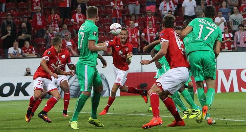 UEFA Europa League, 1. FSV Mainz 05 - AS St. Etienne, 1. Spieltag, Gruppenphase, Gruppe C, Saison 2016 2017 , 15.09.2016 in Mainz (GER), xmdx, 1-0 per kopfball durch Niko BUNGERT (26, Mainz 05) gegen Jessy MOULIN (30, goalkeeper, St. Etienne) , torjubel 1. FSV Mainz 05 - AS St. Etienne