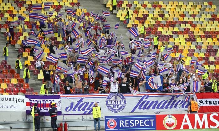 Bilder des Tages - SPORT SOCCER - EL, Giurgiu vs A.Wien BUCHAREST,ROMANIA,15.SEP.16 - SOCCER - UEFA Europa League, group stage, Astra Giurgiu vs FK Austria Wien. Image shows fans. GEPAxpictures xChristianxOrt