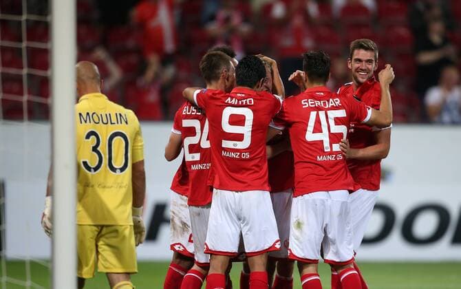 Themen der Woche - Sport Bilder des Tages - SPORT UEFA Europa League, 1. FSV Mainz 05 - AS St. Etienne, 1. Spieltag, Gruppenphase, Gruppe C, Saison 2016 2017 , 15.09.2016 in Mainz (GER), xmdx, 1-0 durch Niko BUNGERT (26, Mainz 05) torjubel, 1. FSV Mainz 05 - AS St. Etienne