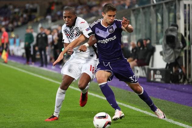 Gabala s Bagaliy Dabo and Anderlecht s Leander Dendoncker fight for the ball during a soccer game between Belgian team RSC Anderlecht and Azerbaidjan club Gabala FK, Thursday 15 September 2016 in Brussels, the first game of the group stage of the Europa League competition in group C. VIRGINIExLEFOUR  x04932659x