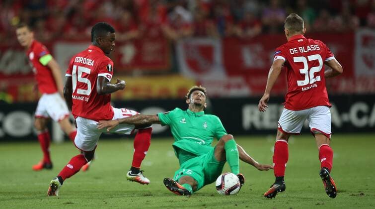 UEFA Europa League, 1. FSV Mainz 05 - AS St. Etienne, 1. Spieltag, Gruppenphase, Gruppe C, Saison 2016 2017 , 15.09.2016 in Mainz (GER), xmdx, Jhon CORDOBA (15, Mainz 05), Kevin MALCUIT (25, St. Etienne) 1. FSV Mainz 05 - AS St. Etienne