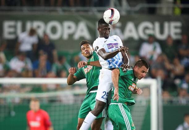 SOCCER - EL, Rapid vs Genk VIENNA,AUSTRIA,15.SEP.16 - SOCCER - UEFA Europa League, group stage, SK Rapid Wien vs KRC Genk. Image shows Joelinton Cassio Apolinaro De Lira (Rapid), Wilfred Ndidi (Genk) and Steffen Hofmann. Keywords: Wien Energie. GEPAxpictures xPatrickxLeuk