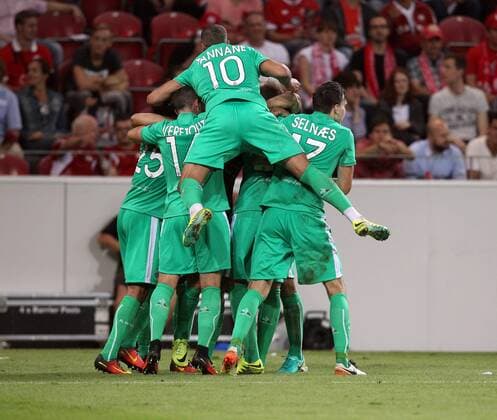 v.li.: Robert Beric (AS Saint-Etienne) mit Torjubel, celebrate the goal, goal celebration, Jubel über das Tor 1:1 , Fussball, UEFA Europa League, 1. FSV Mainz 05 - AS Saint-Etienne, xmrx