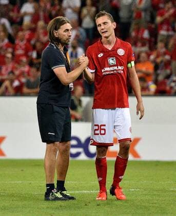 15.09.2016, xfux, Fussball Europa League, FSV Mainz 05 - AS St.Etienne, emspor, v.l. Trainer Martin Schmidt (FSV Mainz 05), Niko Bungert (FSV Mainz 05) jubeln jubelt nach Spielende. Mainz