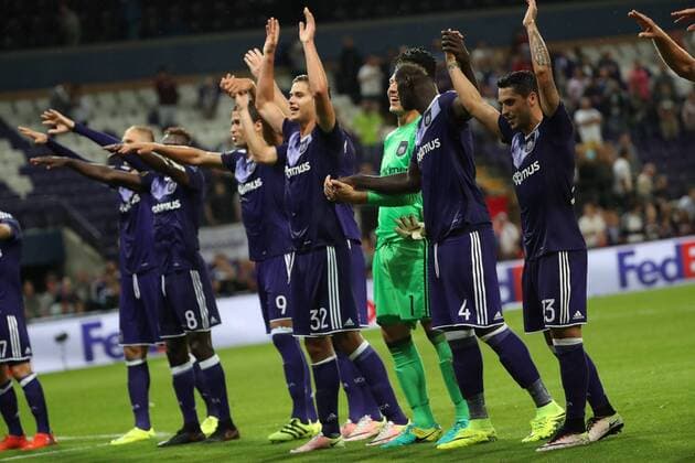 Anderlecht s players celebrate after winning a soccer game between Belgian team RSC Anderlecht and Azerbaidjan club Gabala FK, Thursday 15 September 2016 in Brussels, the first game of the group stage of the Europa League competition in group C. VIRGINIExLEFOUR  x04932712x
