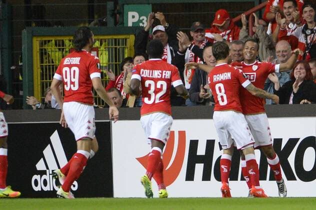 Standard s Matthieu Dossevi (R) celebrates with his teammates after scoring during a soccer game between Belgian team Standard de Liege and Spanish club Real Club Celta de Vigo in Liege, Thursday 15 September 2016, the first game of the group stage of the Europa League competition in group G. NICOLASxLAMBERT  x04932759x