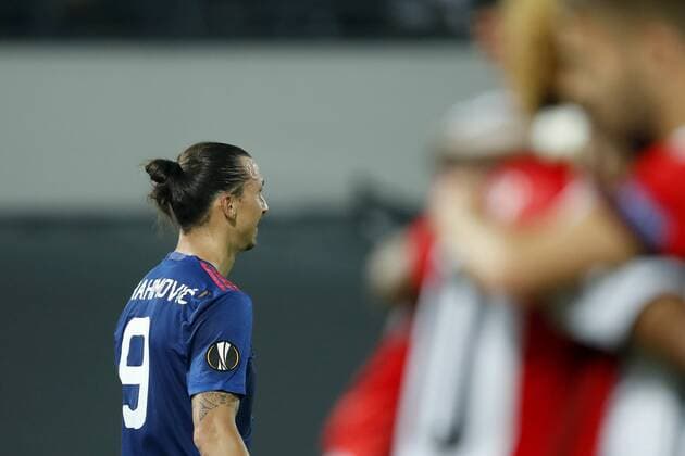 Bilder des Tages - SPORT (L-R) Zlatan Ibrahimovic of Manchester United ManU Tonny Vilhena of Feyenoord, Bilal Basacikoglu of Feyenoordduring the Europa League group A match between Feyenoord and Manchester Uinited on September 15, 2016 at the Kuip stadium in Rotterdam, The Netherlands. Feyenoord Rotterdam v Manchester United UEFA Europa League 2016 2017 xVIxxIVx 6222934