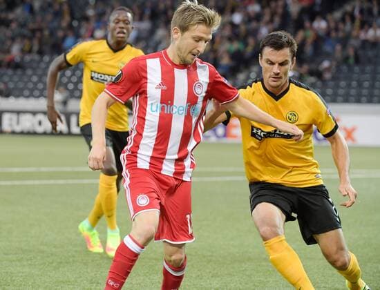 15.09.2016 Bern ,Schweiz Europa League Saison 2016 2017 BSC Young Boys - Olymiakos Piräus Bild zeigt Marko Marin (Olympiacos) li. gegen Alain Rochat (YB) Aktion Zweikampf 