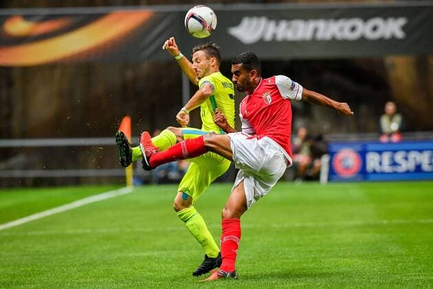 Gent s Danijel Milicevic (L) pictured in action during a soccer game between Portuguese club SC Braga and Belgian team KAA Gent in Braga, Portugal, Thursday 15 September 2016, the first game of the group stage of the Europa League competition in group H. LUCxCLAESSEN  x04932804x