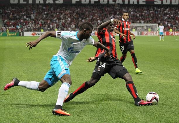 15.09.2016, Fussball UEFA Europa League, 2016 17, Gruppenphase 1. Spieltag, OGC Nizza - FC Schalke 04, Breel Embolo (Schalke), li., gegen Malang Sarr (OGC Nizza)