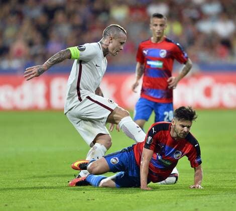 Radja Nainggolan (Roma), left, and Michal Duris (Pilsen) in action during the UEFA Europe League, group E, 1st round match FC Viktoria Pilsen vs AS Roma, in Pilsen, Czech Republic, on Thursday, September 15, 2016. (CTKxPhoto MiroslavxChaloupka) CTKPhotoP201609150989601  CHA 9