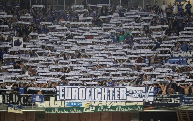 Bilder des Tages - SPORT 15.09.2016, Fussball UEFA Europa League, 2016 17, Gruppenphase 1. Spieltag, OGC Nizza - FC Schalke 04, Schalke Eurofighter Fans mit Schals