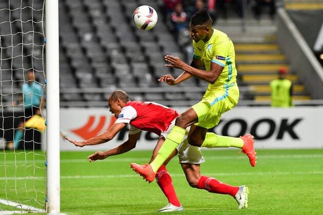 Gent s Kalifa Coulibaly (R) pictured in action during a soccer game between Portuguese club SC Braga and Belgian team KAA Gent in Braga, Portugal, Thursday 15 September 2016, the first game of the group stage of the Europa League competition in group H. LUCxCLAESSEN  x04932931x