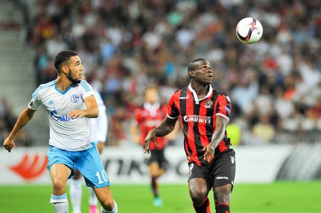 09 Mario Balotelli (nice) - 10 Nabil Bentaleb (sch) - Fussball, Europa League, OGC Nice vs. FC Schalke 04 - 15 09 2016 FEP Panoramic 