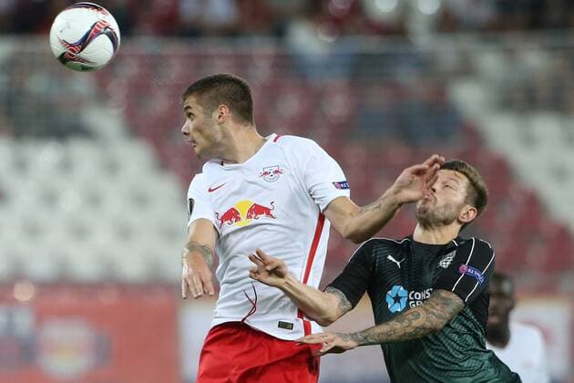 SOCCER - EL, RBS vs Krasnodar SALZBURG,AUSTRIA,15.SEP.16 - SOCCER - UEFA Europa League, group stage, Red Bull Salzburg vs FK Krasnodar. Image shows Duje Caleta-Car (RBS) and Fedor Smolov (Krasnodar). GEPAxpictures xMathiasxMandl