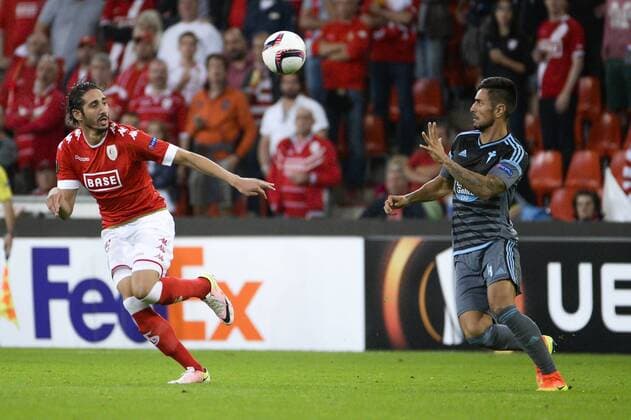Standard s Ishak Belfodil and Celta s David Costas pictured in action during a soccer game between Belgian team Standard de Liege and Spanish club Real Club Celta de Vigo in Liege, Thursday 15 September 2016, the first game of the group stage of the Europa League competition in group G. NICOLASxLAMBERT  x04932953x