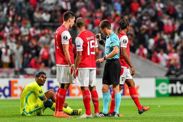 referee Benoit Bastien and Gent s Renato Neto pictured during a soccer game between Portuguese club SC Braga and Belgian team KAA Gent in Braga, Portugal, Thursday 15 September 2016, the first game of the group stage of the Europa League competition in group H. LUCxCLAESSEN  x04932989x