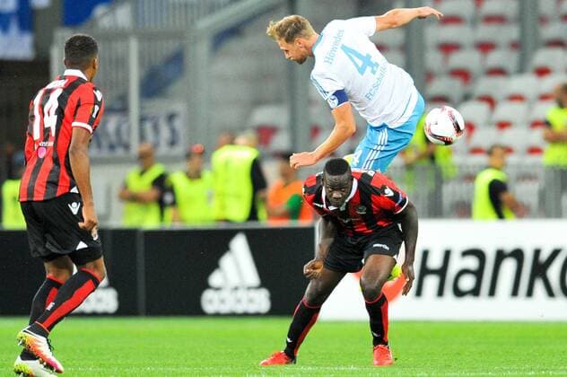09 Mario Balotelli (nice) - 04 Benedikt Howedes (sch) - Fussball, Europa League, OGC Nice vs. FC Schalke 04 - 15 09 2016 FEP Panoramic 