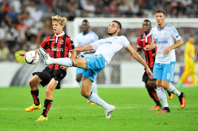 Bilder des Tages - SPORT 26 VINCENT KOZIELLO (nice) - 10 Nabil Bentaleb (sch) - Fussball, Europa League, OGC Nice vs. FC Schalke 04 - 15 09 2016 FEP Panoramic 