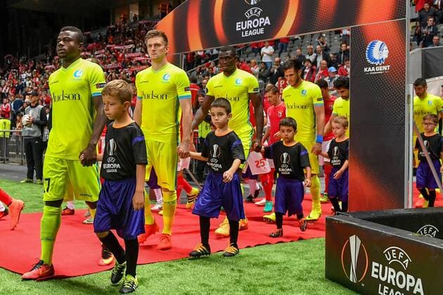 Gent s Moses Simon, Gent s Thomas Foket, Gent s Anderson Esiti and as they arrive for a soccer game between Portuguese club SC Braga and Belgian team KAA Gent in Braga, Portugal, Thursday 15 September 2016, the first game of the group stage of the Europa League competition in group H. LUCxCLAESSEN  x04932999x