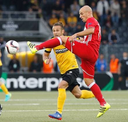 15.09.2016 Stade de Suisse Bern , SCHWEIZ , Saison 2016 2017 Herren Fussball UEFA Europa League Gruppenphase BSC Young Boys Bern - Olympiakos Piräus Esteban Cambiasso (Piräus) 
