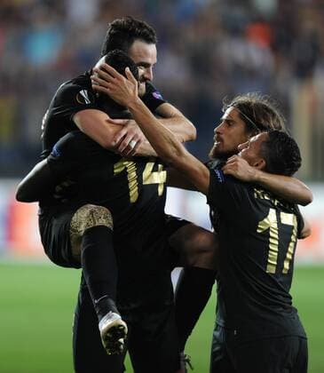 Osmanlispor s (TUR) players celebrate Cheick Diabate s goal against Steau Bucharest (ROM) during tthe UEFA Europe League at Osmanli Stadium, Ankara, September 15th, 2016. (Hikmet Saatci - Depo Photos)  15501432