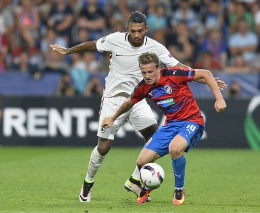 Jan Kopic of Viktoria Pilsen, right, and Bruno Peres of As Roma in action during the UEFA Europe League, group E, 1st round match FC Viktoria Plzen vs AS Roma, in Pilsen, Czech Republic, on Thursday, September 15, 2016. (CTKxPhoto MiroslavxChaloupka) CTKPhotoP201609151031001  CHA 12