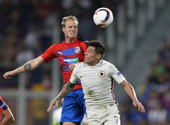 David Limbersky of Viktoria Pilsen, left, and Juan Iturbe of As Roma in action during the UEFA Europe League, group E, 1st round match FC Viktoria Plzen vs AS Roma, in Pilsen, Czech Republic, on Thursday, September 15, 2016. (CTKxPhoto MiroslavxChaloupka) CTKPhotoP201609151035801  CHA 14