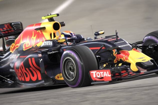 (160916) -- SINGAPORE, Sept. 16, 2016 -- Red Bull driver Max Verstappen of the Netherlands drives during the first practice session on Day 1 of 2016 Singapore F1 Grand Prix Night Race, Sept. 16, 2016. ) (SP)SINGAPORE-F1-GRAND PRIX NIGHT RACE-DAY 1 ThenxChihxWey 