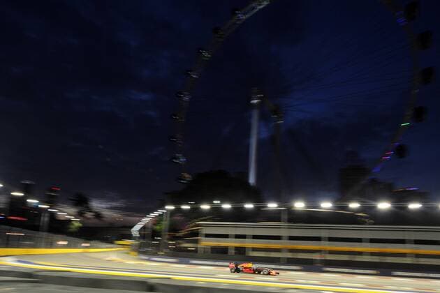 (160916) -- SINGAPORE, Sept. 16, 2016 -- Red Bull driver Daniel Ricciardo of Australia drives during the first free practice session on Day 1 of 2016 Singapore F1 Grand Prix Night Race, Sept. 16, 2016. ) (SP)SINGAPORE-F1-GRAND PRIX NIGHT RACE-DAY 1 ThenxChihxWey 