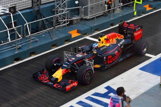 Daniel Ricciardo (AUS 3), Aston Martin Red Bull Racing Grosser Preis von Singapur 2016, Motorsport, Formel 1,Formula One World Championship WM Weltmeisterschaft Rd15, Singapore Grand Prix, Practice, Marina Bay Street Circuit, Singapore, Friday 16 September 2016. 16.09.2016, Singapur Copyright: xAndrexJerry Eibner-Pressefotox EP_JAE