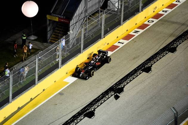 Jenson Button (GB 22), McLaren Honda Formula 1 Team Grosser Preis von Singapur 2016, Motorsport, Formel 1,Formula One World Championship WM Weltmeisterschaft Rd15, Singapore Grand Prix, Practice, Marina Bay Street Circuit, Singapore, Friday 16 September 2016. 16.09.2016, Singapur Copyright: xAndrexJerry Eibner-Pressefotox EP_JAE