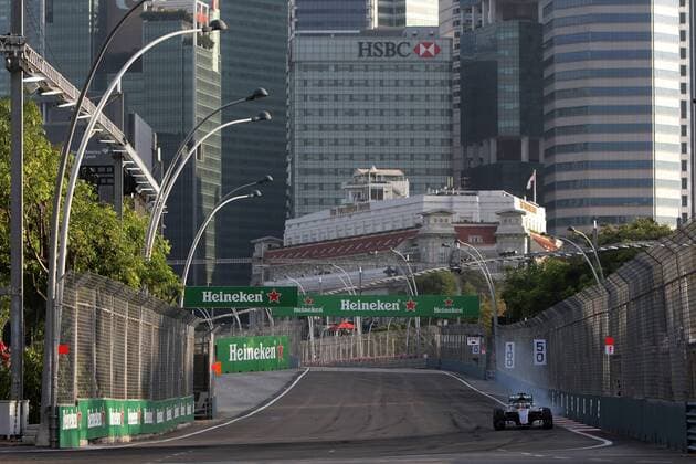 Singapore Grand Prix 15 - 18 September 2016 16.09.2016 - Free Practice 1, Lewis Hamilton (GBR) Mercedes AMG F1 W07 Hybrid with Halo 
