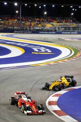 Bilder des Tages - SPORT Motorsports: FIA Formula One World Championship WM Weltmeisterschaft 2016, Grand Prix of Singapore, 5 Sebastian Vettel (GER, Scuderia Ferrari), xHOCHxZWEIx