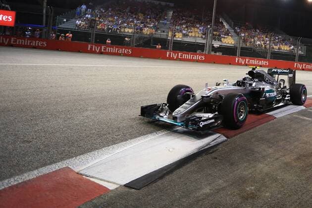 17.09.2016. Marina Bay Street Circuit, Singapore. Qualification Day of 2016 Singapore F1 Grand Prix Night Race, Sept. 17th, 2016. Mercedes AMG Petronas W07 Hybrid & x2013; Nico Rosberg puts it on Pole ahead of tomorrows race xLeannexBoonx  ActionPlus11790936