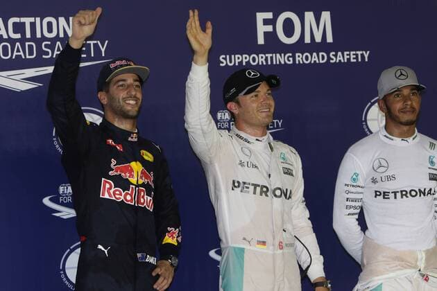 Singapore Grand Prix 15 - 18 September 2016 17.09.2016 - Qualifying, 2nd position Daniel Ricciardo (AUS) Red Bull Racing RB12, Nico Rosberg (GER) Mercedes AMG F1 W07 Hybrid pole position and 3rd position Lewis Hamilton (GBR) Mercedes AMG F1 W07 Hybrid 