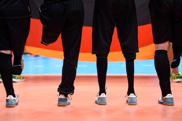 16.09.2016, Rio de Janeiro, Riocentro 6 Paralympische Spiele, Sitzvolleyball, Spiel Platz 5 6, Deutschland (GER) vs. Ukraine (UKR) Spieler waehrend Hymne Feature Paralympics