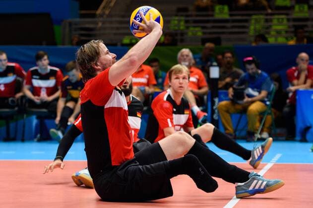16.09.2016, Rio de Janeiro, Riocentro 6 Paralympische Spiele, Sitzvolleyball, Spiel Platz 5 6, Deutschland (GER) vs. Ukraine (UKR) Annahme Alex Schiffler ( 1 GER)