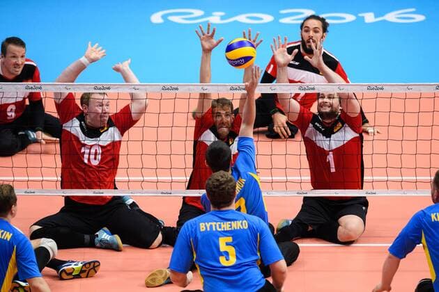 16.09.2016, Rio de Janeiro, Riocentro 6 Paralympische Spiele, Sitzvolleyball, Spiel Platz 5 6, Deutschland (GER) vs. Ukraine (UKR) Block Dreierblock Christoph Herzog ( 10 GER), Torben Schiewe ( 14 GER), Alex Schiffler ( 1 GER) - Angriff Maksym Petrenchuk ( 7 UKR)