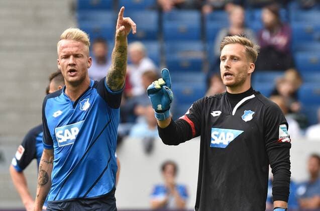 17.09.2016, xblx, Fussball 1.Bundesliga, TSG 1899 Hoffenheim - VfL Wolfsburg, emspor v.l. Kevin Vogt (1899 Hoffenheim), Oliver Baumann (1899 Hoffenheim), gibt Anweisungen, gestikuliert, mit den Armen gestikulieren gives instructions, gesticulate. Sinsheim