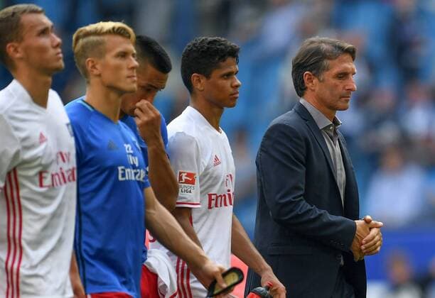 FUSSBALL 1. BUNDESLIGA SAISON 2016 2017 Hamburger SV - RB Leipzig 17.09.2016 Bruno Labbadia (re, Hamburger SV) ist nach dem Abpfiff enttaeuscht 