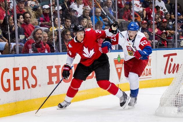 Kanadas Corey Perry och Tjeckiens Michael Frolik under ishockeymatchen mellan Tjeckien och Kanada under dag 1 av World Cup of Hockey den 18 september 2016 i Toronto.  Copyright: LUDVIGxTHUNMAN BB160918LT044
