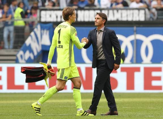 Torwart Rene Adler, Trainer Bruno Labbadia enttäuscht nach Spielende Enttäuschung Fußball Fussball erste 1.Bundesliga Herren Saison 2016 2017 17.09.2016 Hamburger SV HSV vs. RB Leipzig RBL
