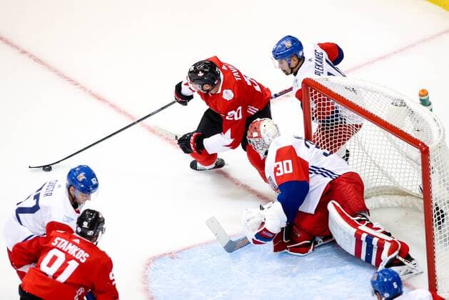 Ice hockey Eishockey - World Cup of Hockey 2016 TORONTO,CANADA,17.SEP.16 - ICE HOCKEY - NHL Eishockey Herren USA National Hockey League, World Cup of Hockey 2016, Canada vs Czech Republic. Image shows John Tavares (CAN), Michal Neuwirth (CZE) and Tomas Plekanec (CZE). GEPAxpictures xMaticxKlansek