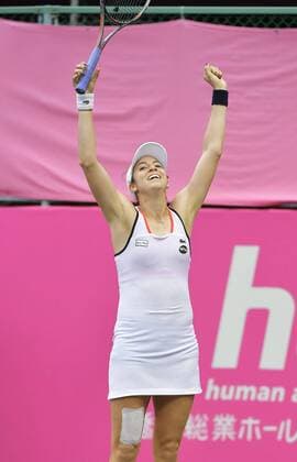 McHale edges Siniakova to seize Japan Women s Open American seventh seed Christina McHale celebrates after beating Katerina Siniakova of the Czech Republic in the Japan Women s Open tennis final at Ariake Tennis Forest Park in Tokyo on Sept. 18, 2016. McHale won the match 3-6, 6-4, 6-4 for her first WTA Tennis Damen tour title. 