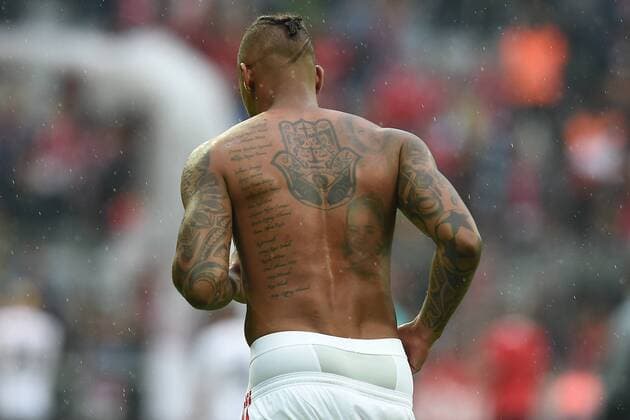 Fußball 1. Bundesliga 3. Spieltag Bayern München - FC Ingolstadt am 17.09.2016 in der Allianz Arena in München Tätowierung auf dem Rücken von Jerome Boateng ( München ) xRx