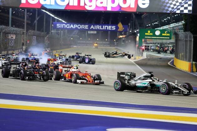 Singapore Grand Prix 15 - 18 September 2016 18.09.2016 - Race, Start of the race and Nico Hulkenberg (GER) Sahara Force India F1 VJM09 crashes out 