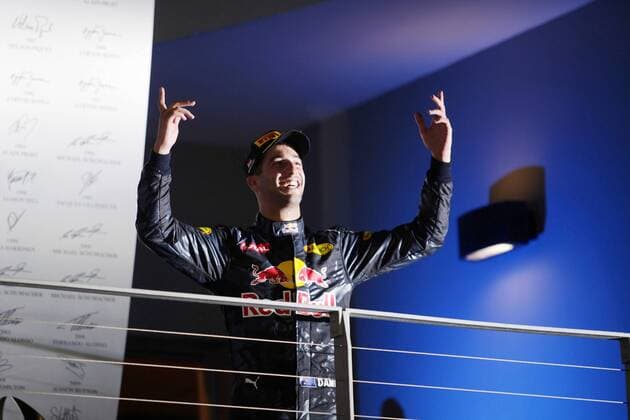 Singapore Grand Prix 15 - 18 September 2016 18.09.2016 - Race, 2nd position Daniel Ricciardo (AUS) Red Bull Racing RB12, Nico Rosberg (GER) Mercedes AMG F1 W07 Hybrid race winner and 3rd position Lewis Hamilton (GBR) Mercedes AMG F1 W07 Hybrid 